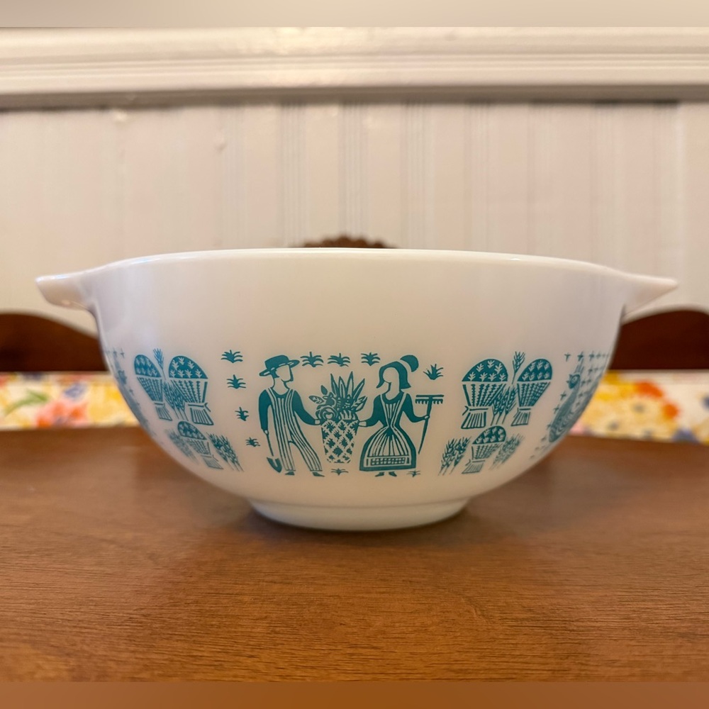 Vintage Pyrex Cinderella Mixing Bowl 2 1/2 qt Amish Butterprint